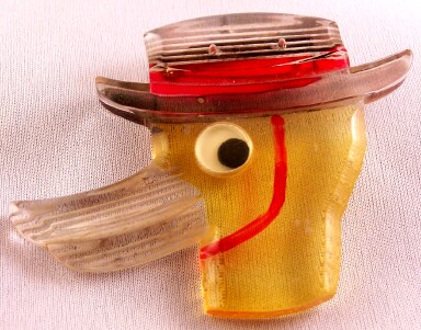 BP117 lucite googly eyed duck w hat pin